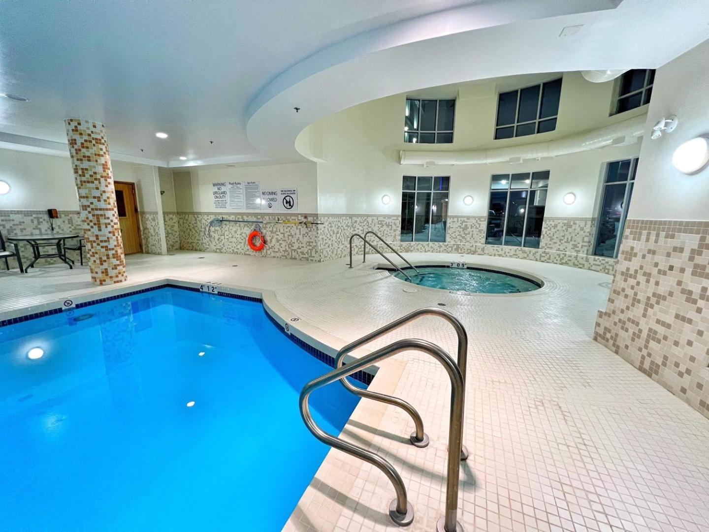 Chateau Inn & Suites Bonnyville Eksteriør bilde