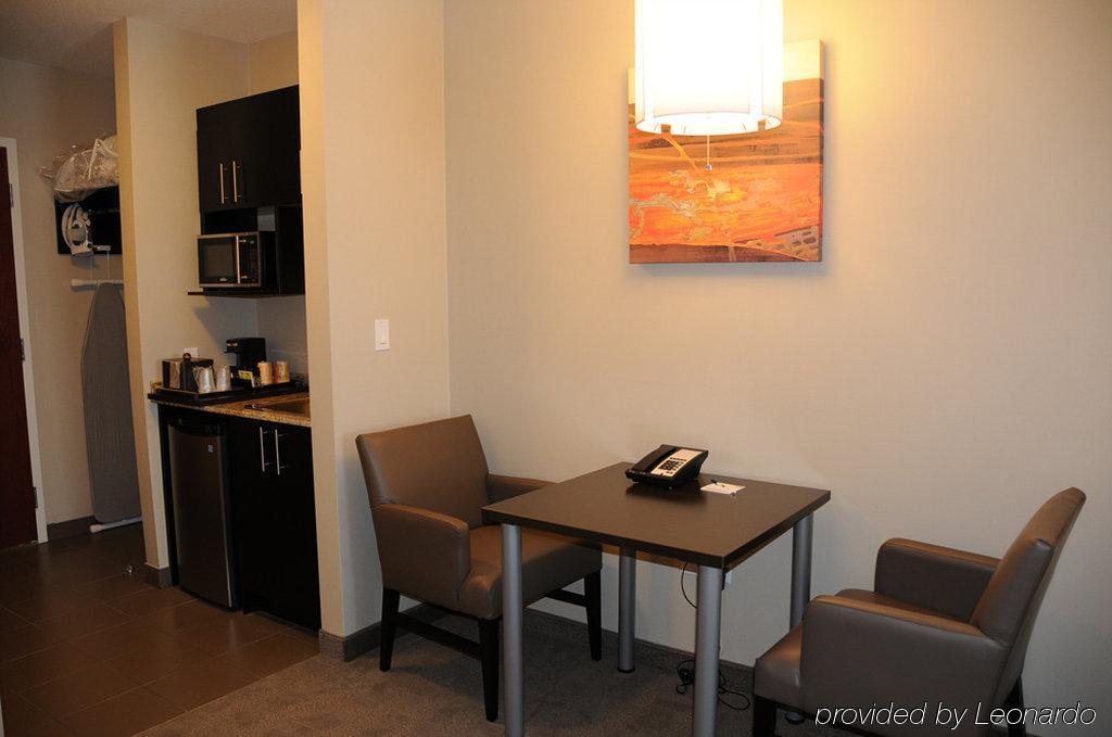 Chateau Inn & Suites Bonnyville Eksteriør bilde